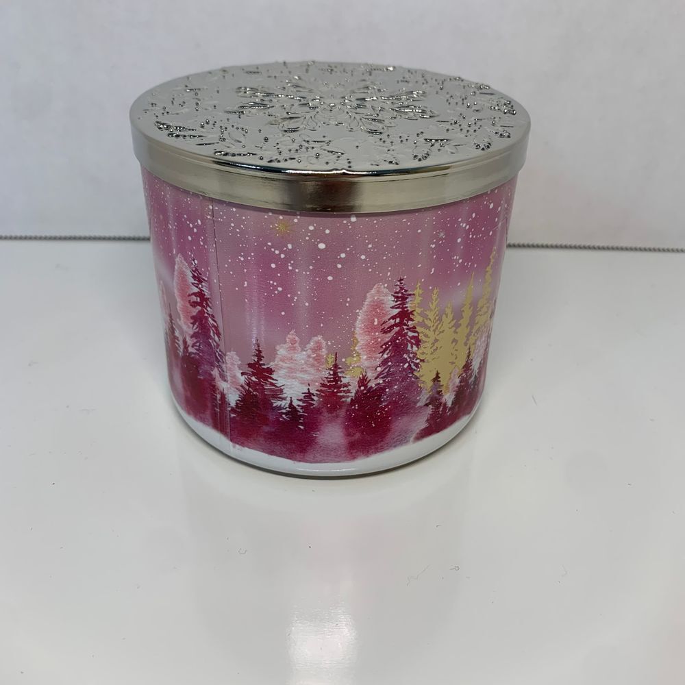 Strawberry Snowflake 3 Wick Candle With Lid Bath & Body Works NEW - Picture 2 of 6
